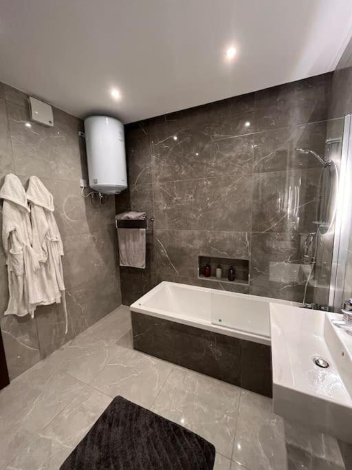 3 Bedroom Seaside Luxury Accommodation - Sleeps 8 خليج سانت بول المظهر الخارجي الصورة
