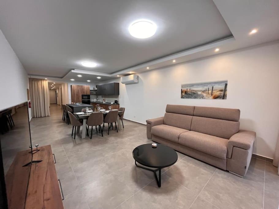 3 Bedroom Seaside Luxury Accommodation - Sleeps 8 خليج سانت بول المظهر الخارجي الصورة